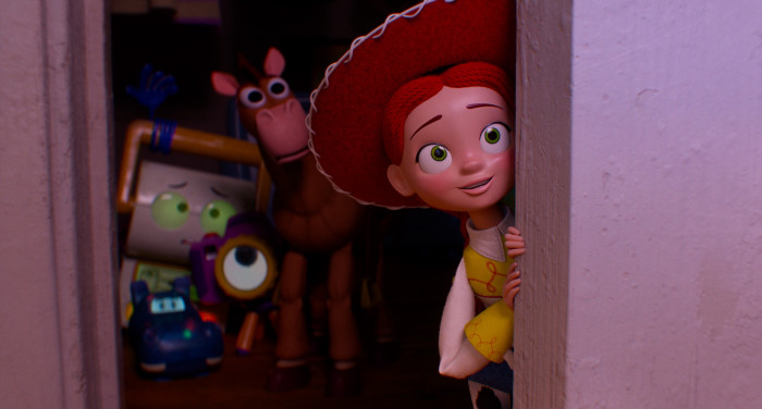Sind Menschen in der Nähe, müssen die Spielzeuge sich vorsichtig verhalten oder reglos hinlegen. (Bild: Walt Disney Pictures)